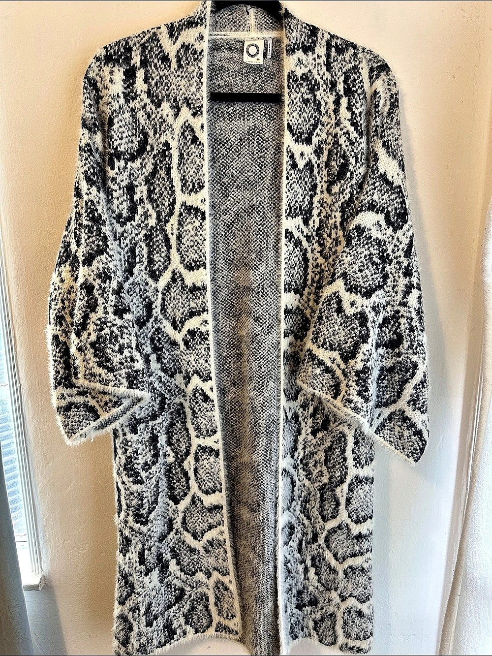 Akemi + Kin Animal Print Cardigan White & Black Snakeprint/ one size